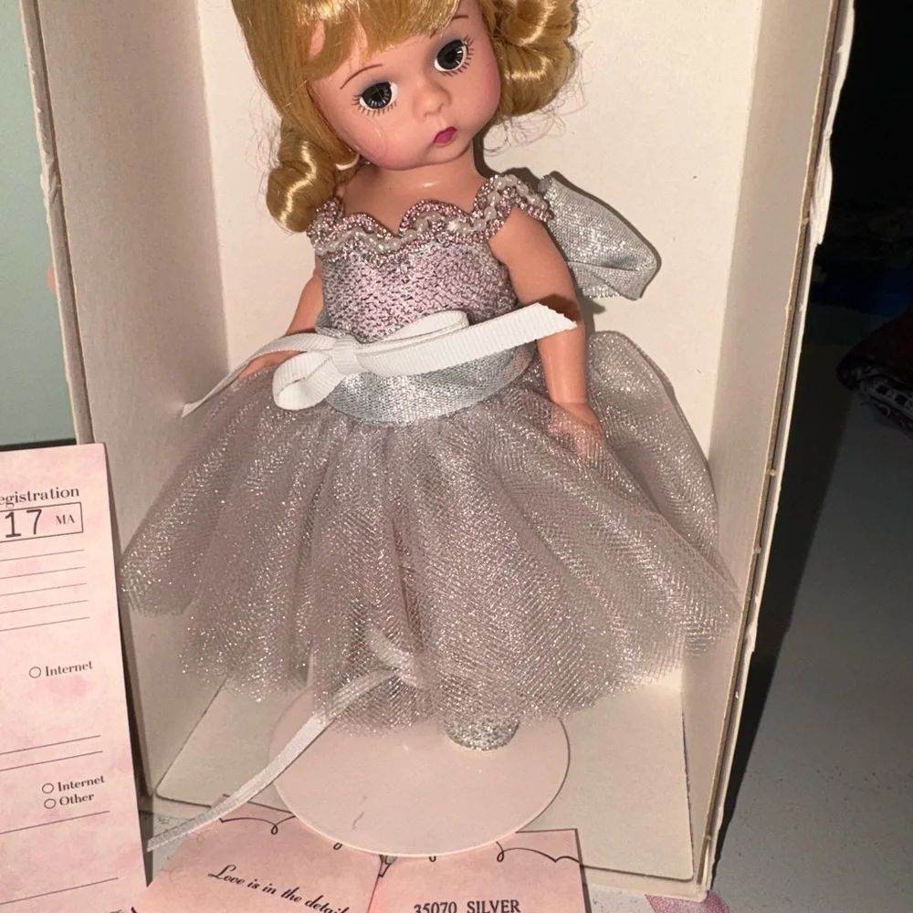 Madame Alexander 2001 Silver Sparkle Ballerina #0044017 InBox with Papers